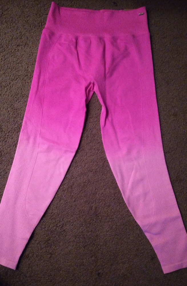N.W.T PINK Active Leggings